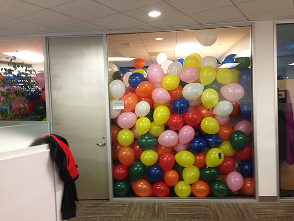 broma-globos-sala-juntas.png