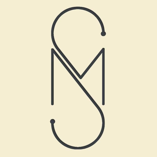 ejemplo de logo creativo de Solo Merav
