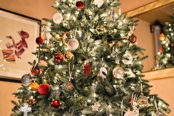 Dinámica navideña de concurso de árbol de Navidad